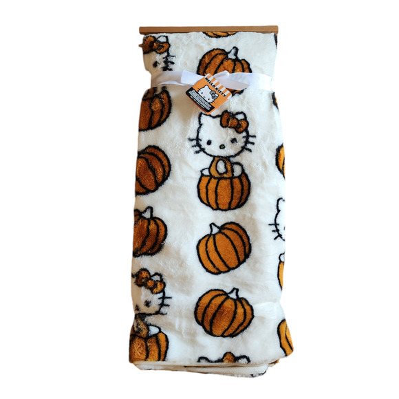 Hello Kitty Halloween 2024 50”x70” Plush Blanket Pumpkin Throw Faux Fur - Picture 1 of 9